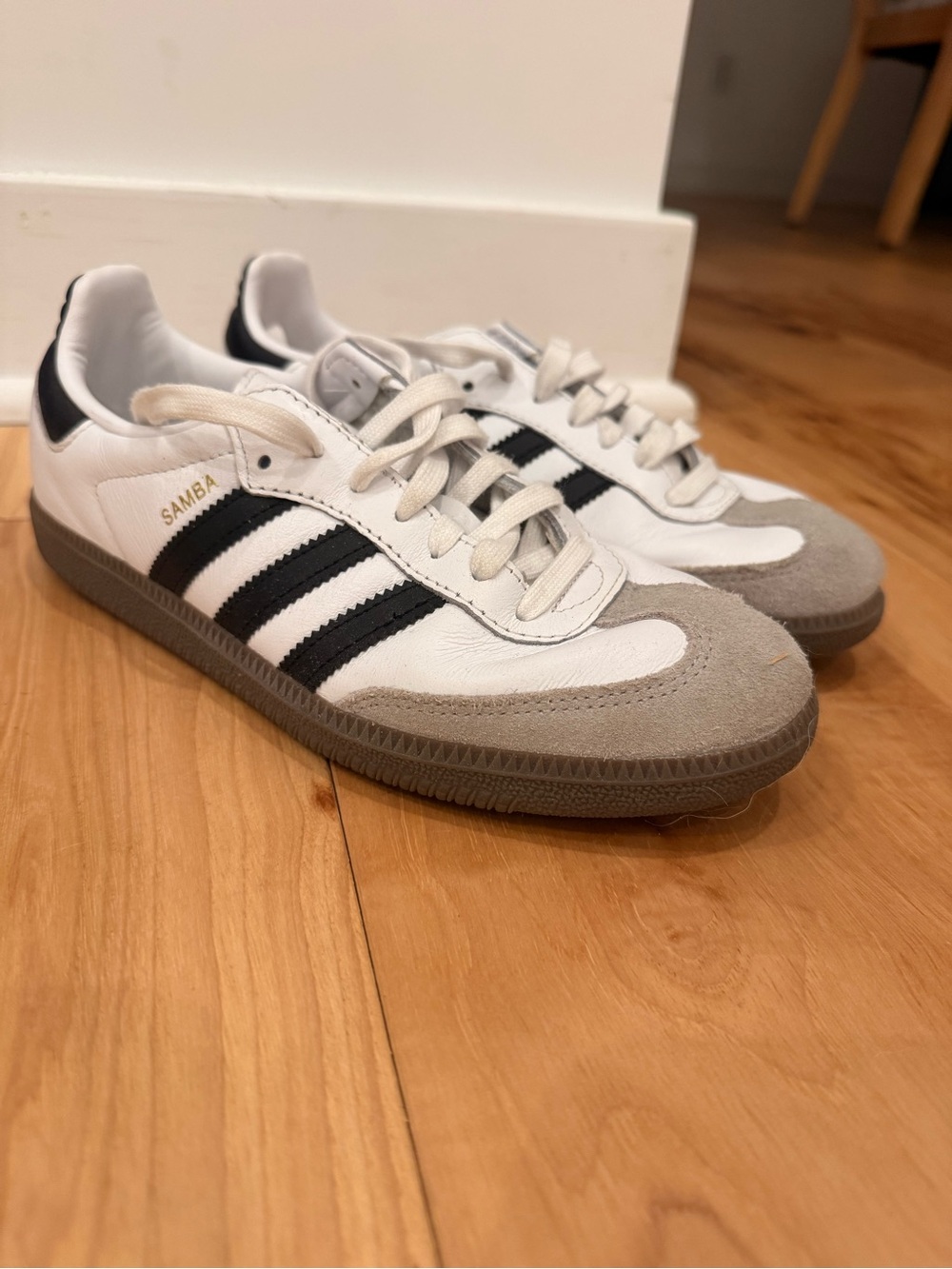 Adidas Samba women’s classic sneakers, White/Black Stripes. Worn twice. Size 6